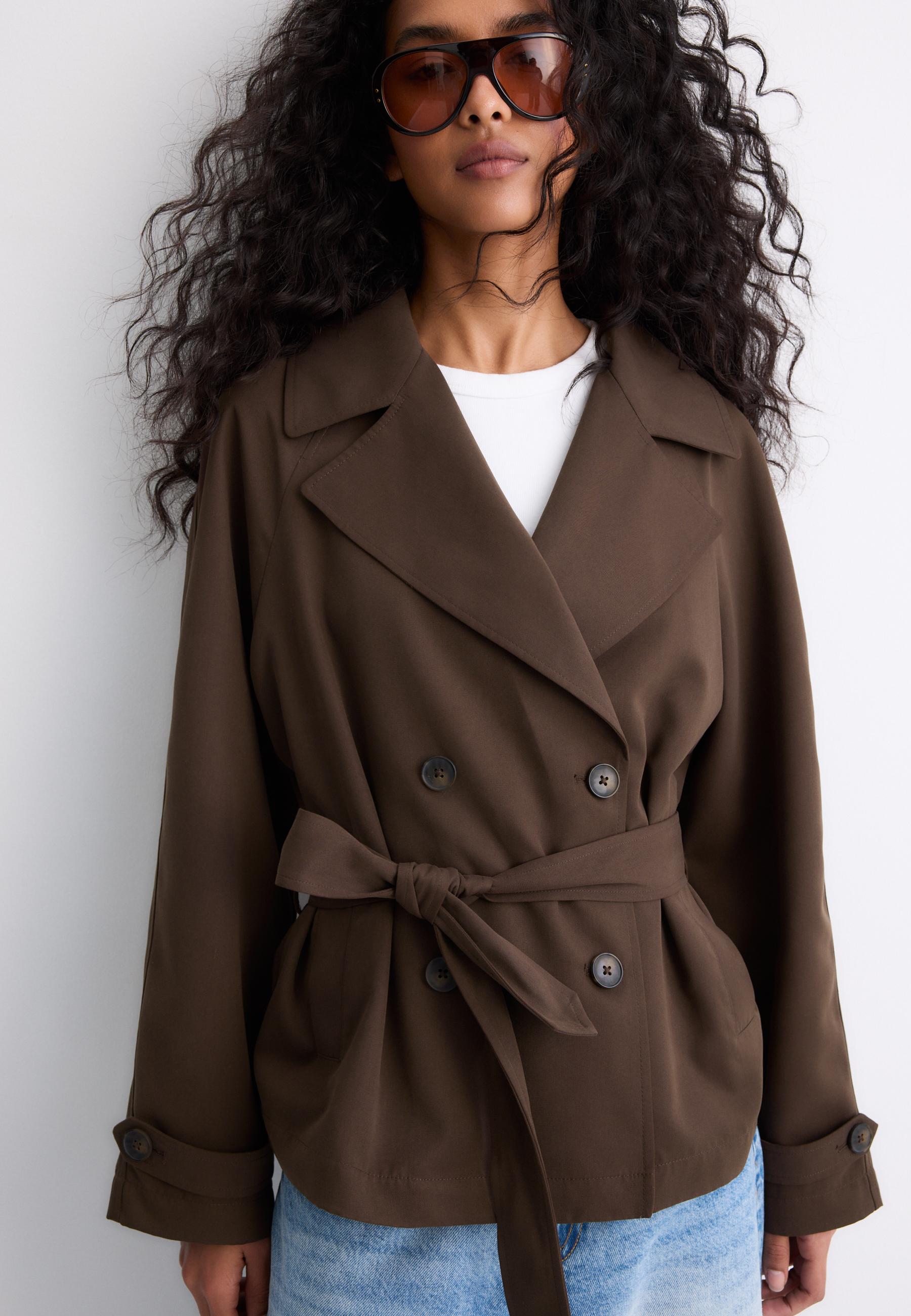 Short flowing trench coat with belt — Brown