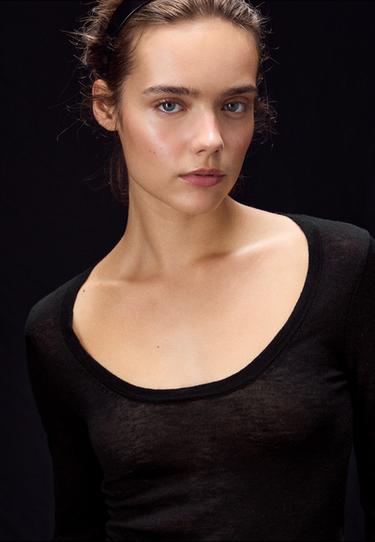 Basic wool and silk round neck jumper — Black 7