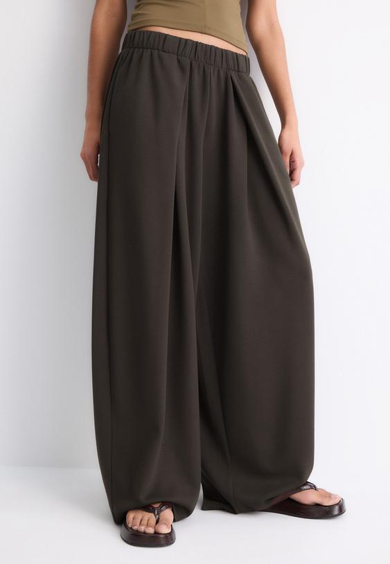 pantalon jogger tacto suave pinzas