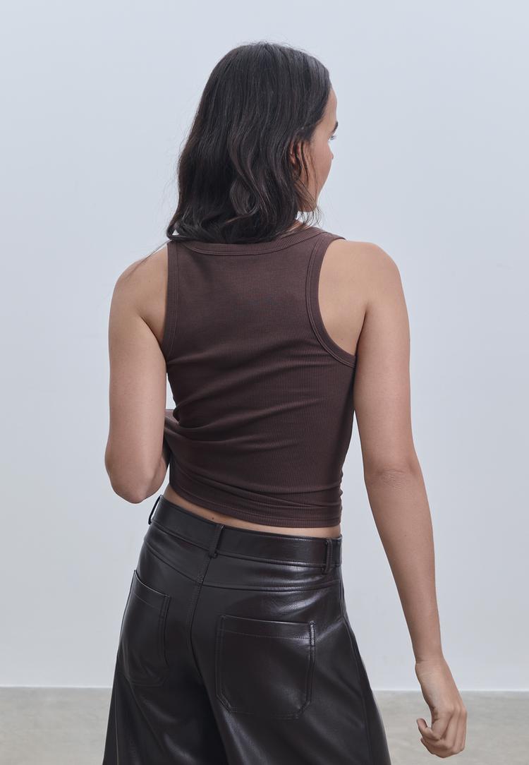 basic top met spaghettibandjes