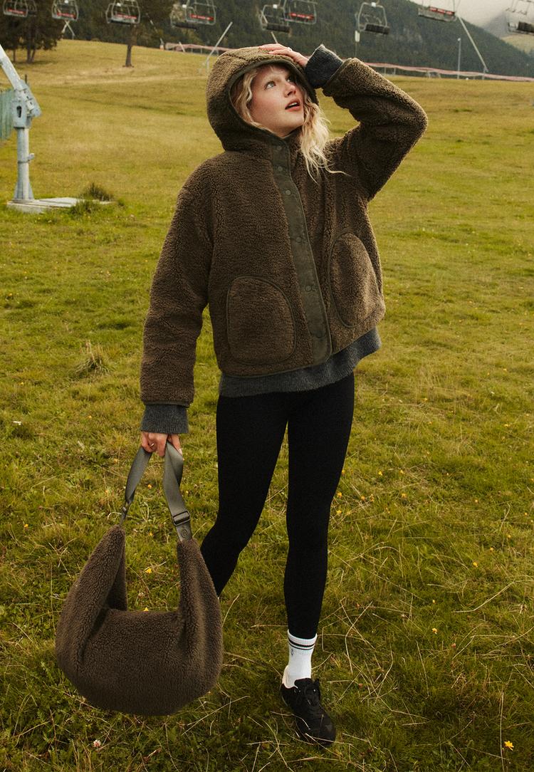 cazadora efecto borreguillo detalle pana