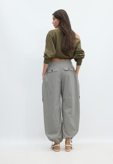 Technical trousers with pleat detail and print — Black 5