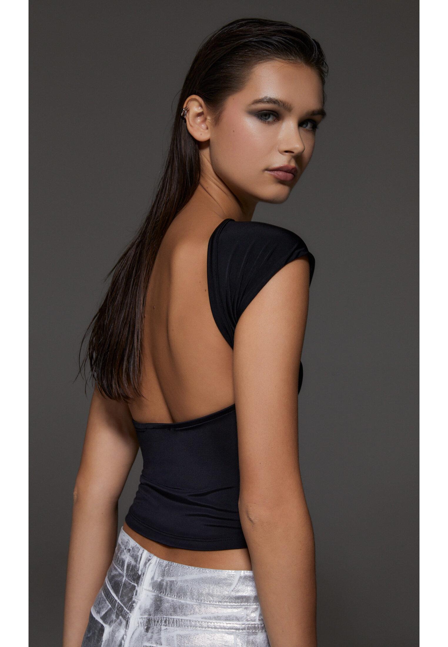 Open-back T-shirt — Black