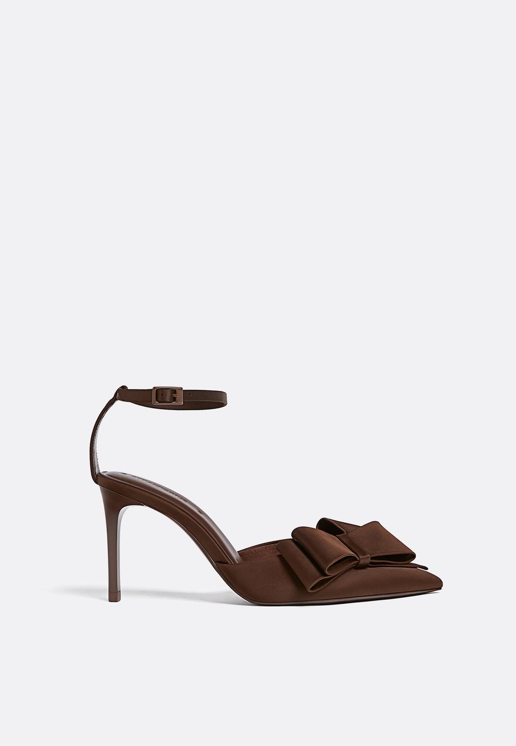 High-heel shoes with bow