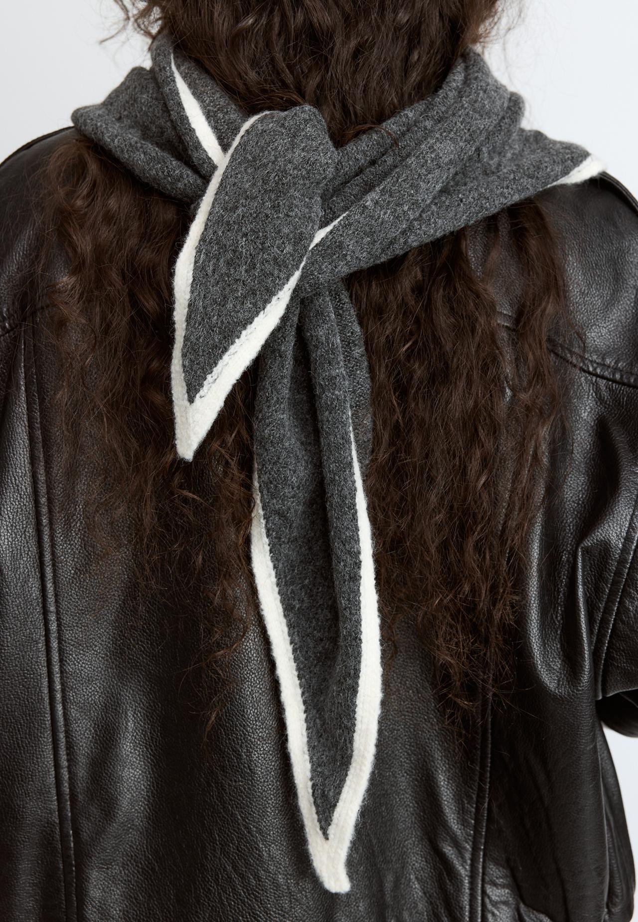 Triangular scarf — Grey melange