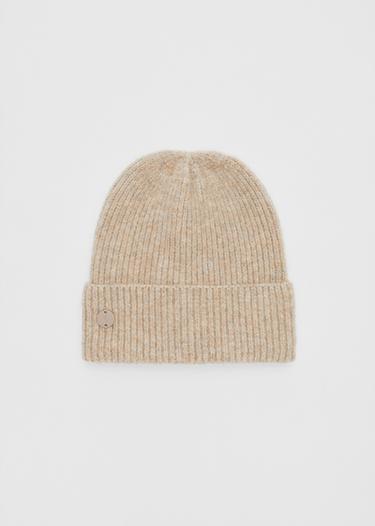 Basic beanie with metal tab — Beige 1