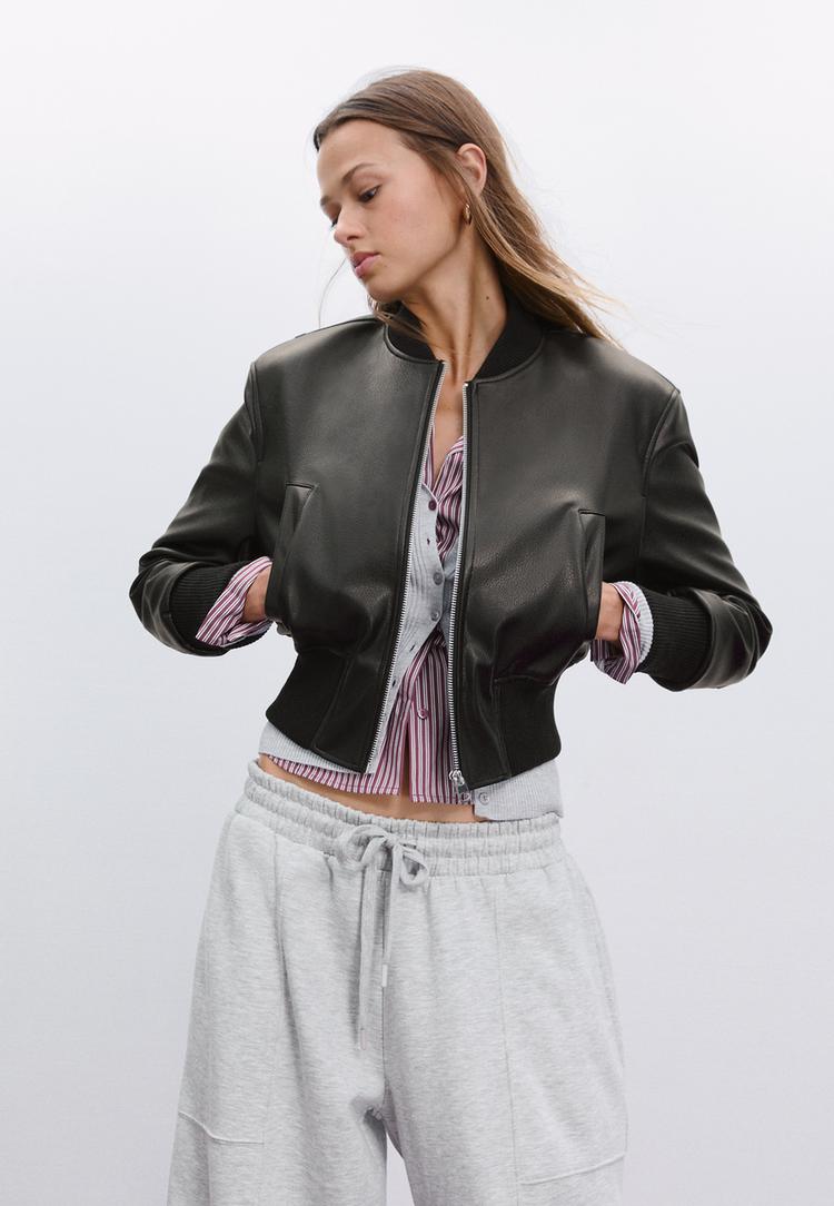 cazadora bomber efecto piel hombreras