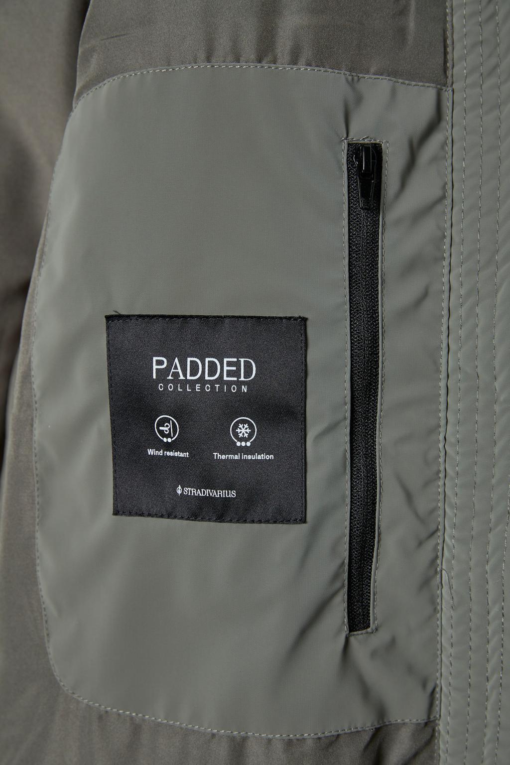 Geacă matlasată cu glugă