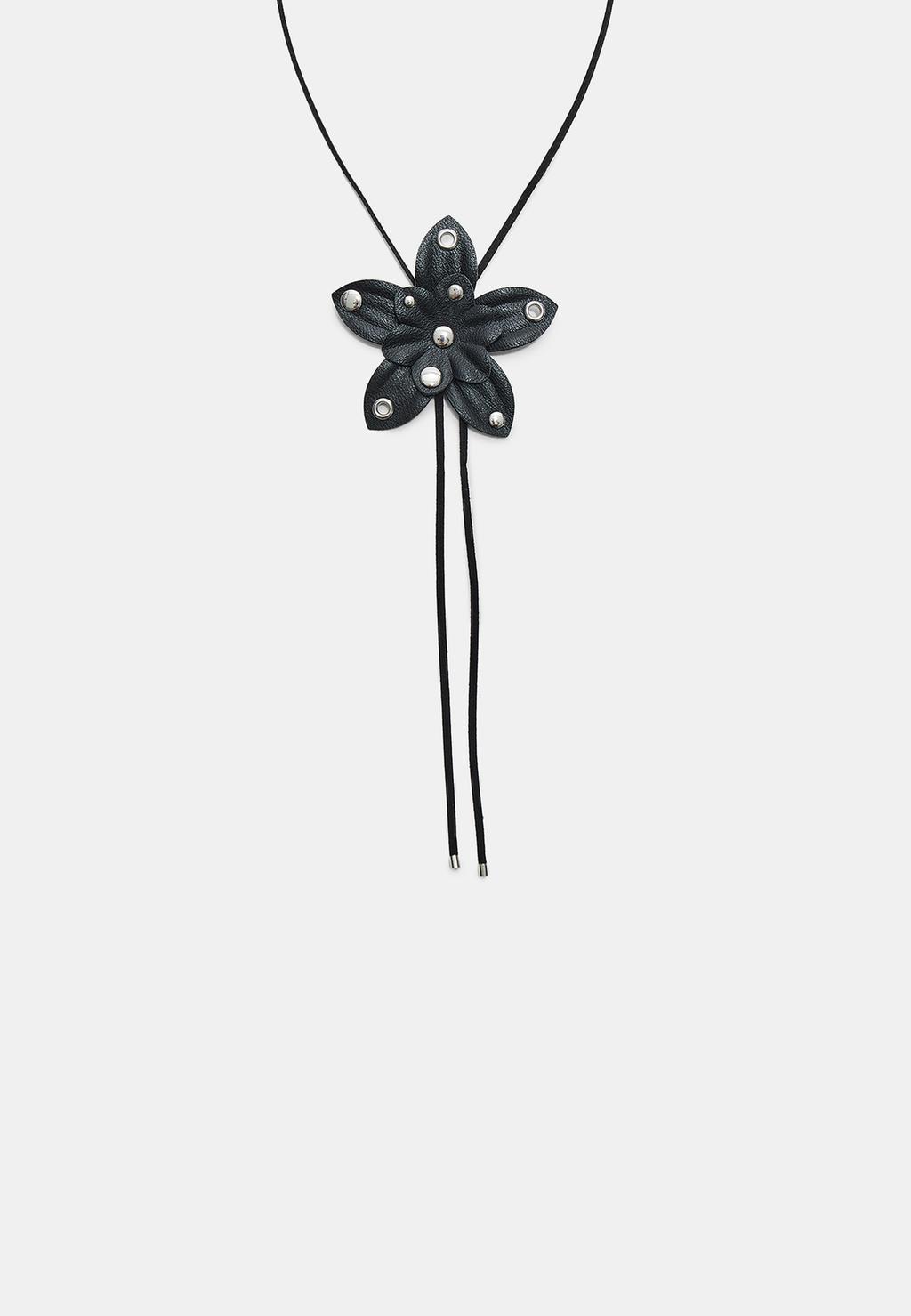 Choker flor efecto piel