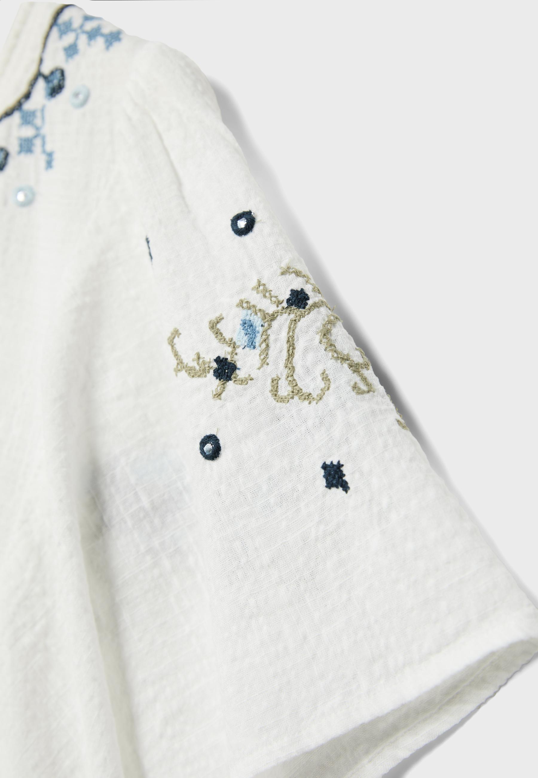 Contrast embroidery short sleeve blouse — Ecru