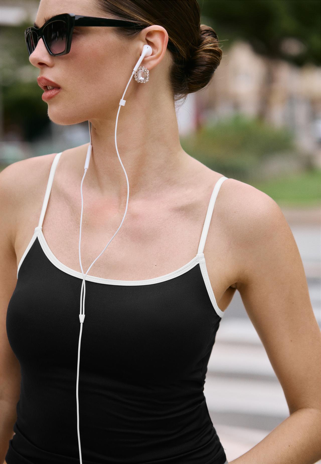 Polyamide strappy top with cups — Black