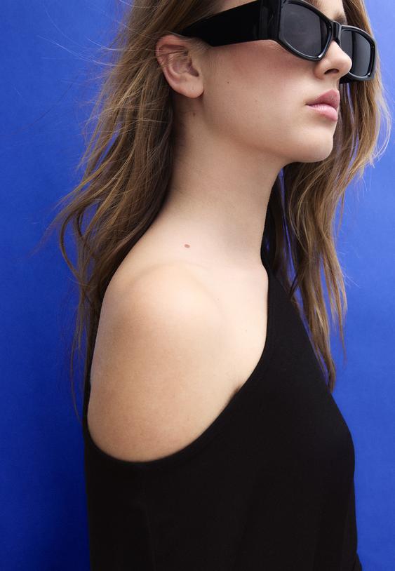 maglietta a maniche corte con scollo a barca