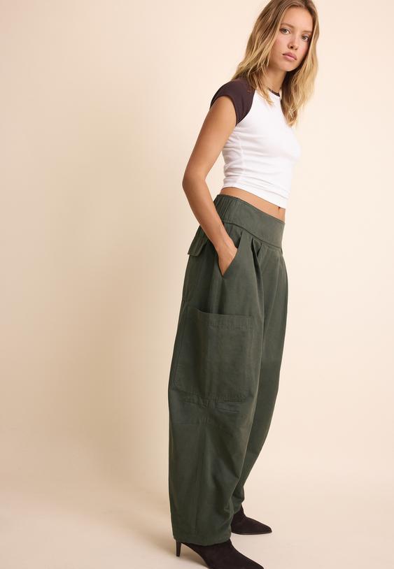 pantalon cargo ample avec detail a la taille