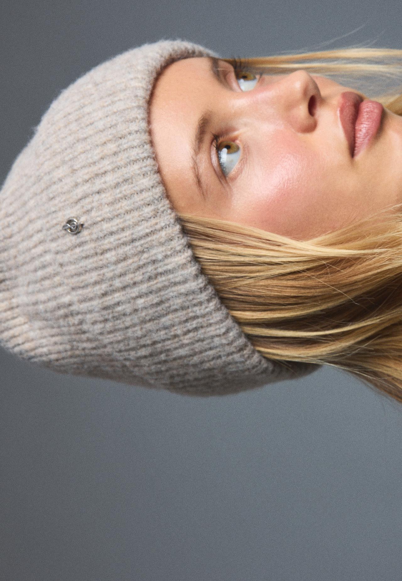 Basic knit beanie — Stone