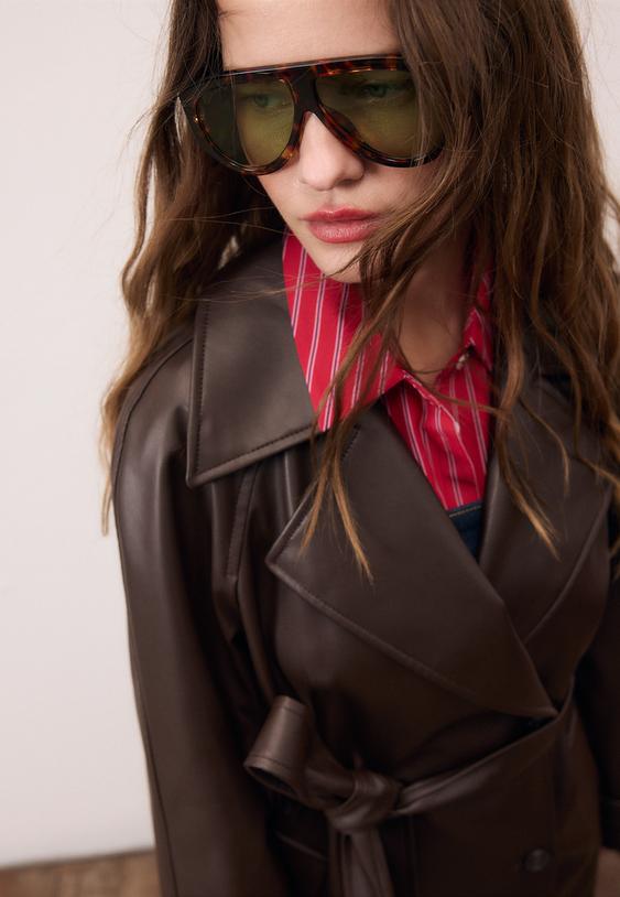 trench largo efecto piel