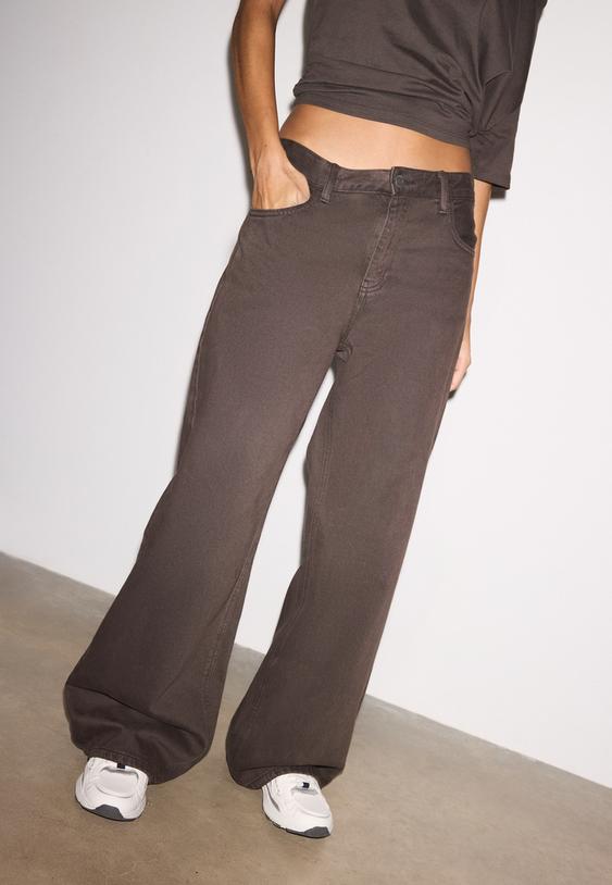 jeans-mit-weitem-bein