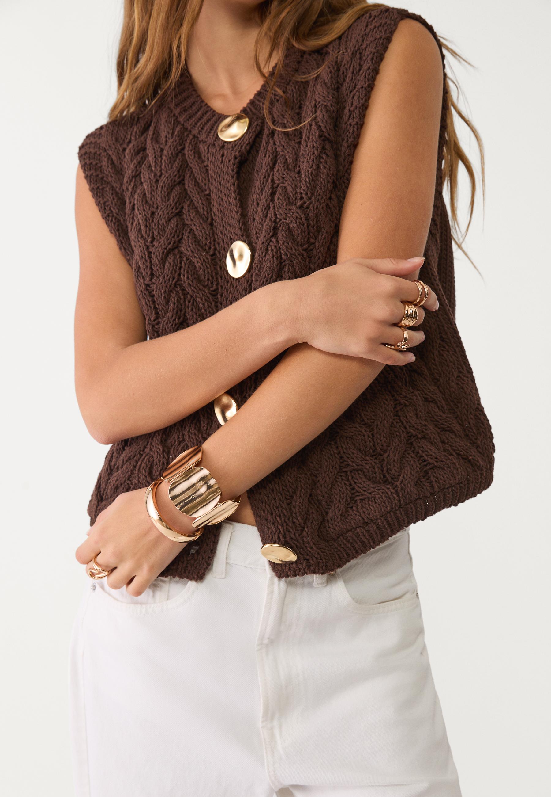Cable-knit vest with golden buttons - Women's fashion Cable-knit vest with golden buttons - Women's fashion