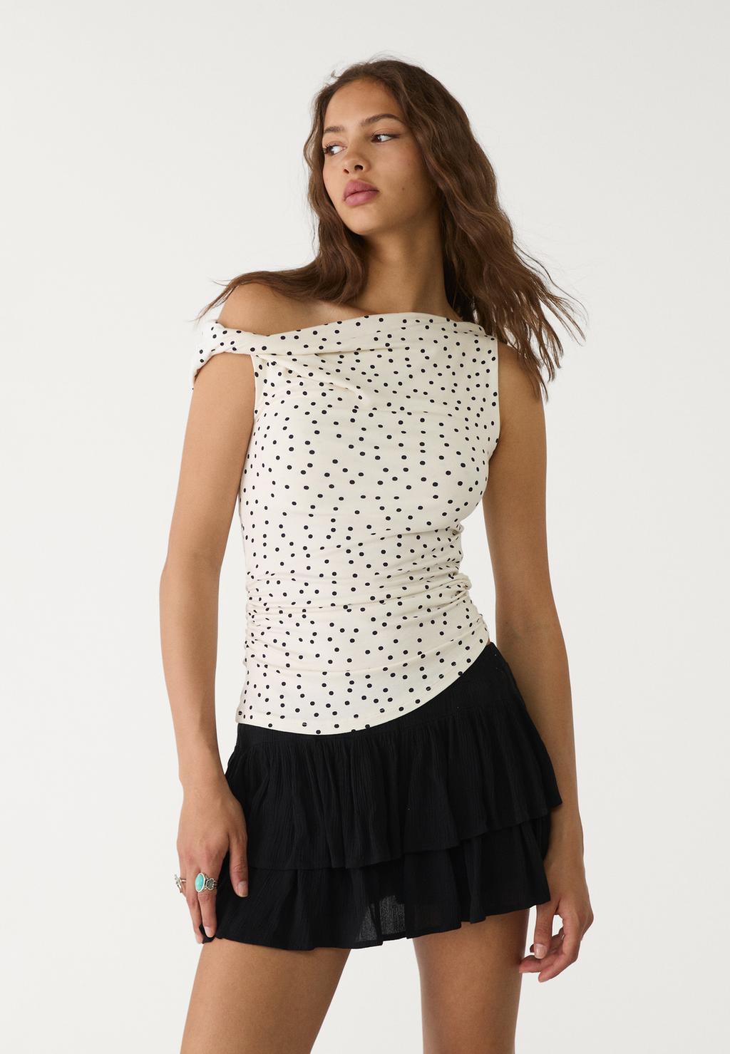 Camiseta asimétrica frunces topos