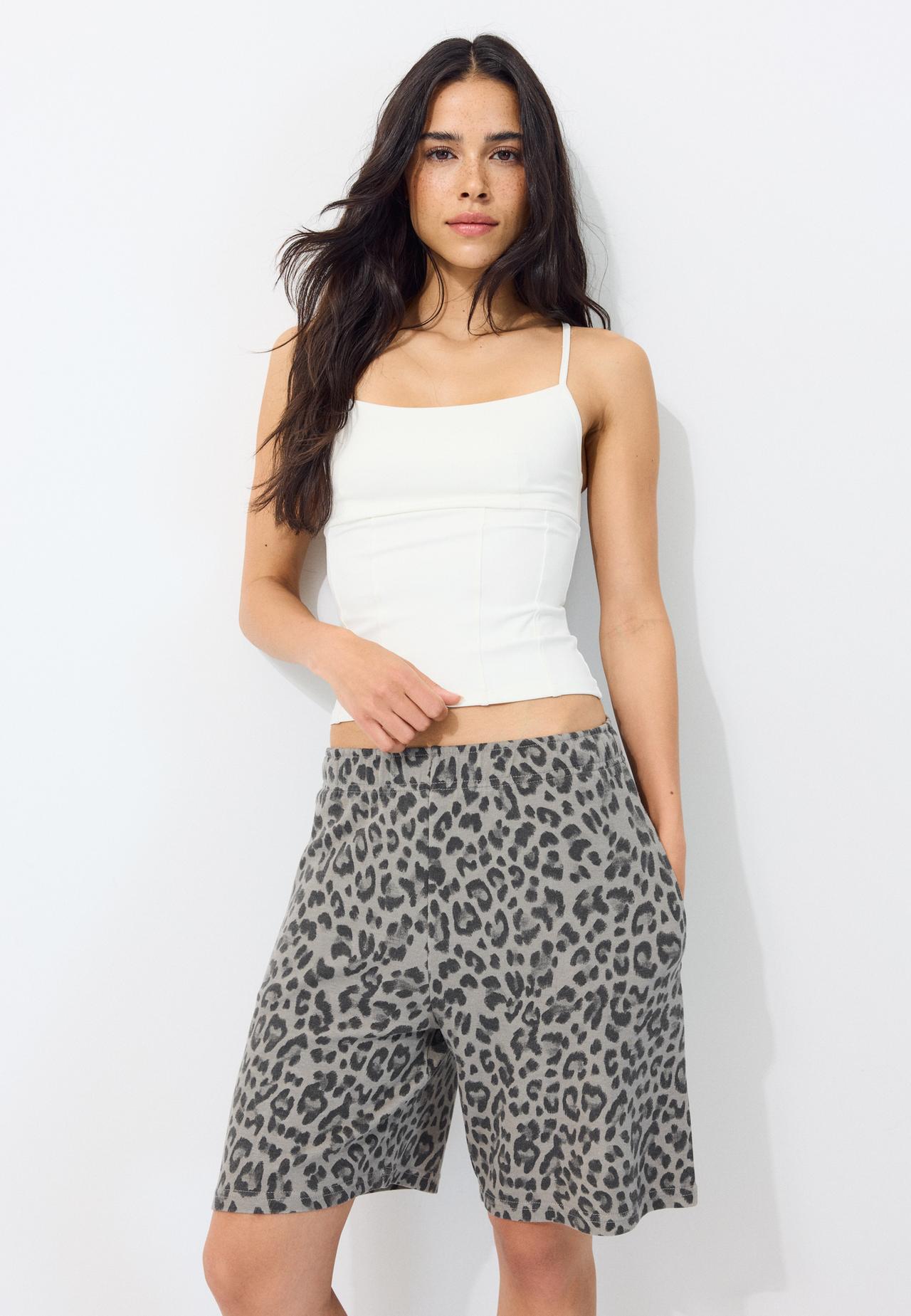 Printed plush Bermuda shorts — Mid grey
