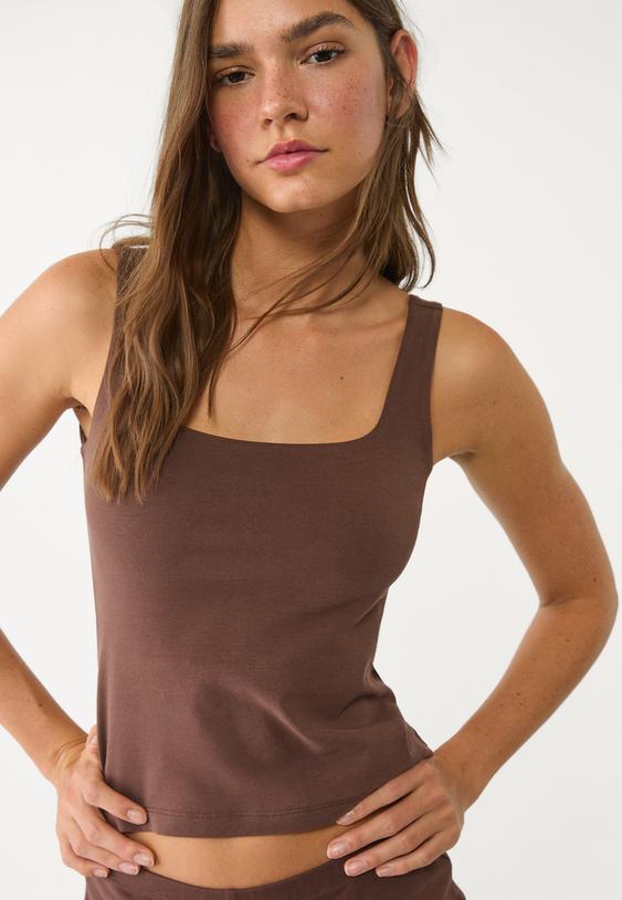 top basico escote cuadrado