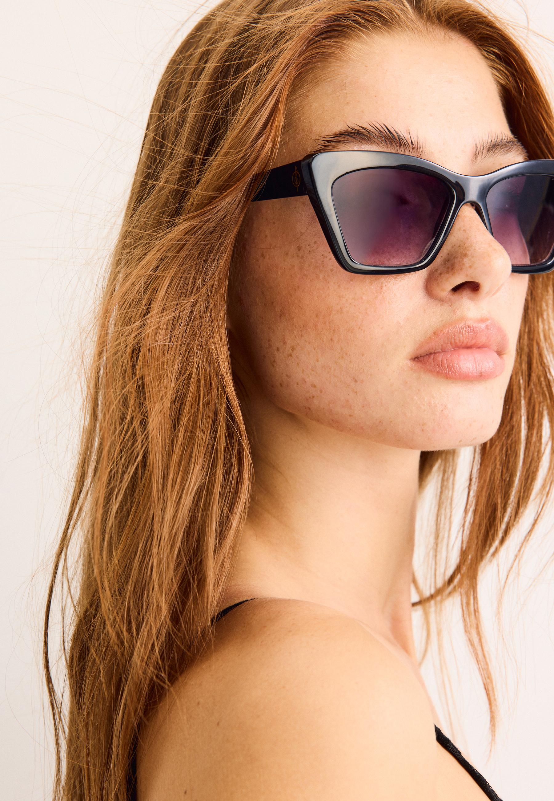 Square cateye glasses — Black