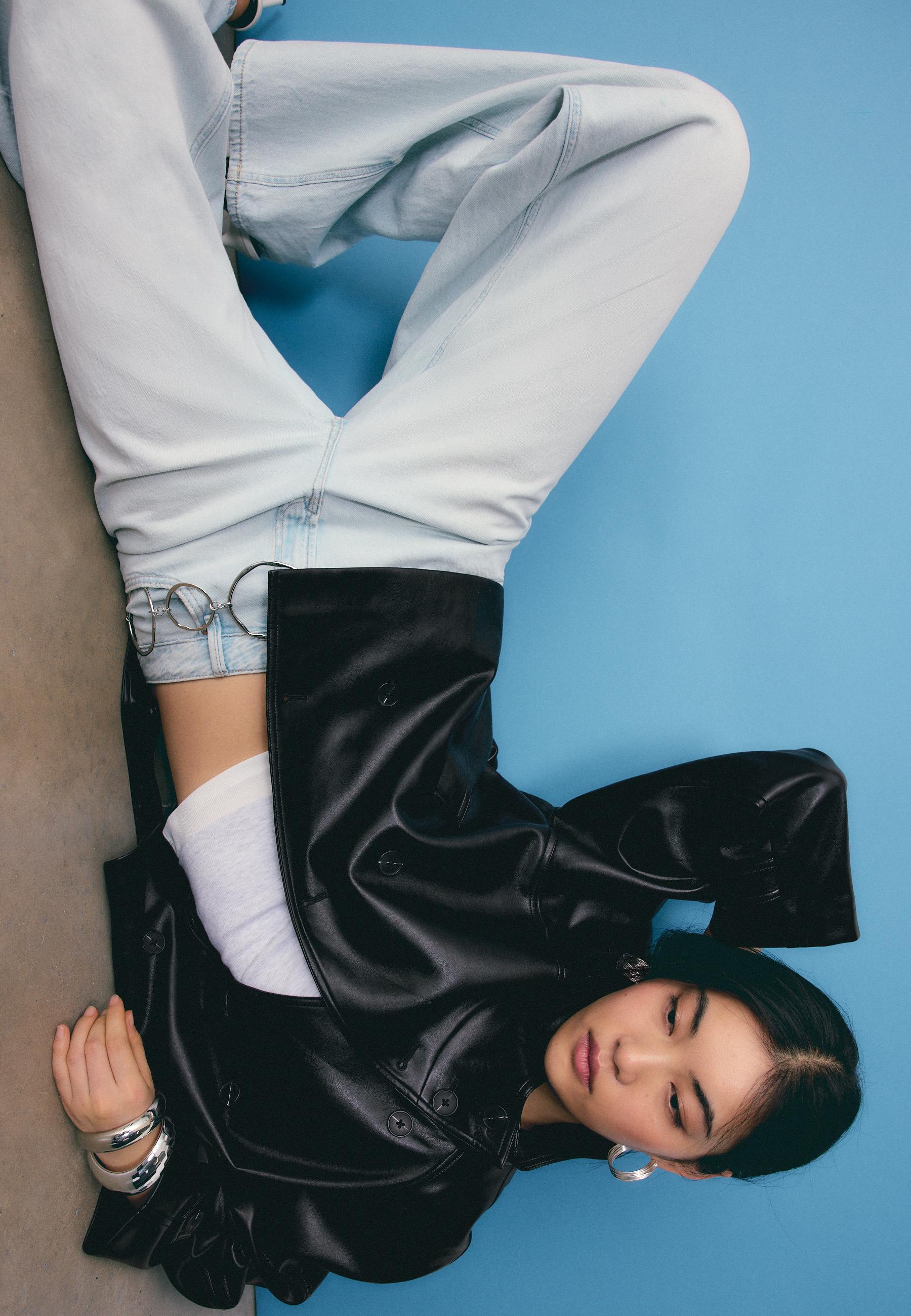 Dik yaka suni deri trençkot