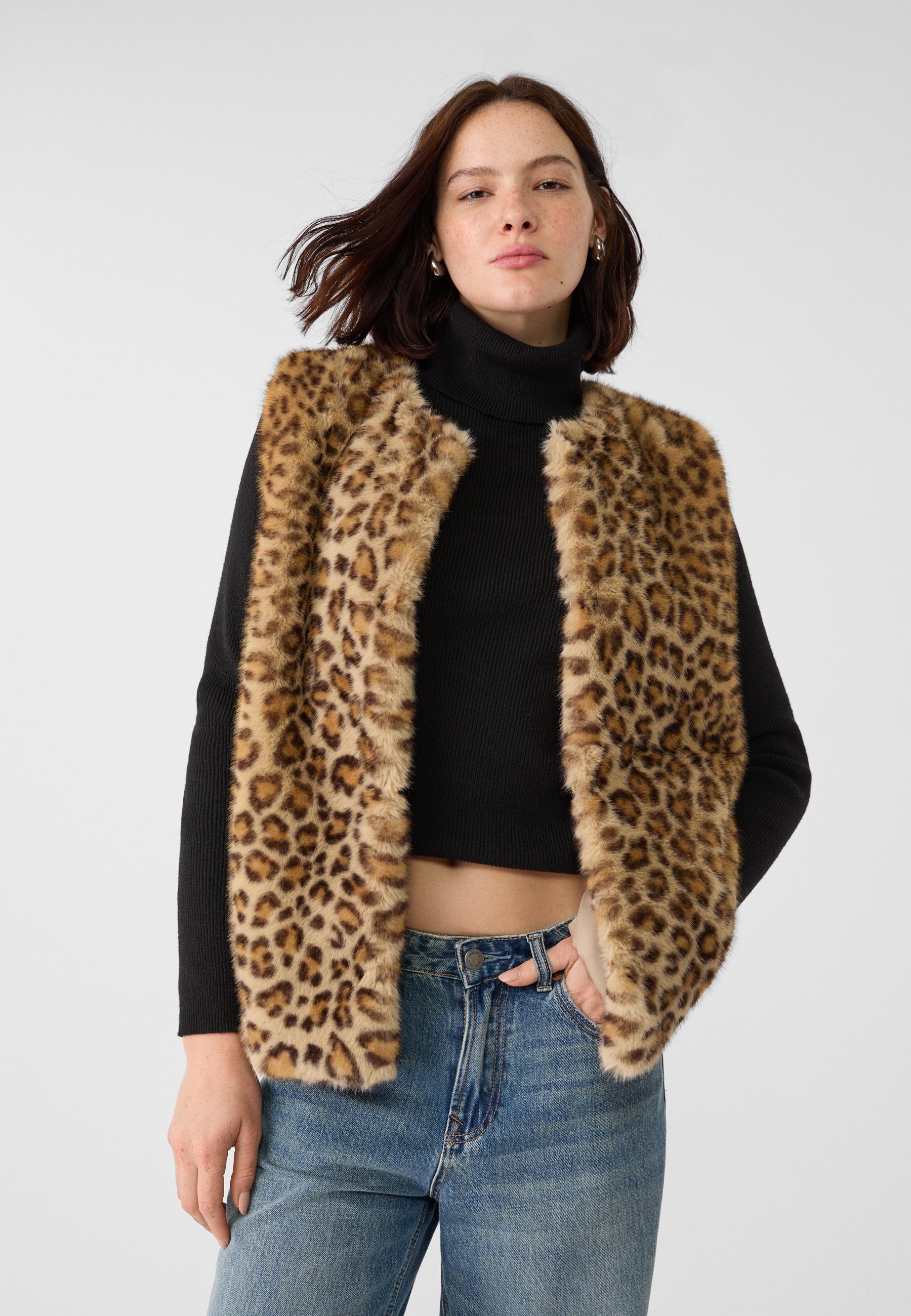 Leopard print faux fur gilet - Women's fashion | Stradivarius United ...