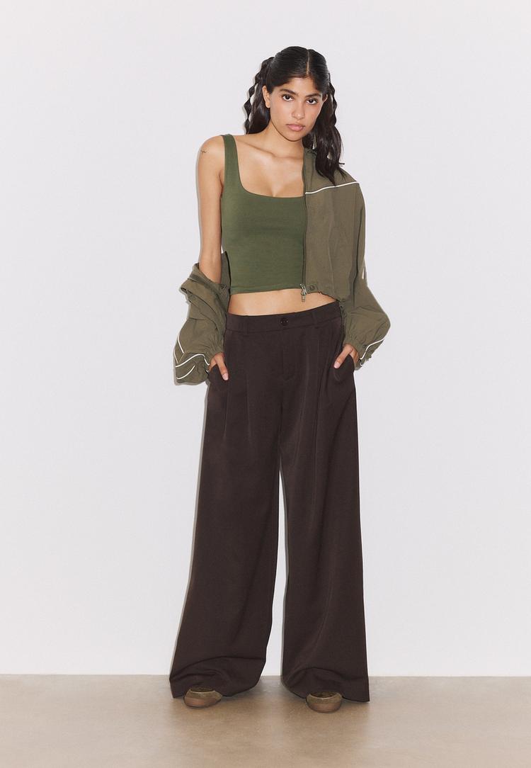 Tailored wide-leg trousers with darts — Brown