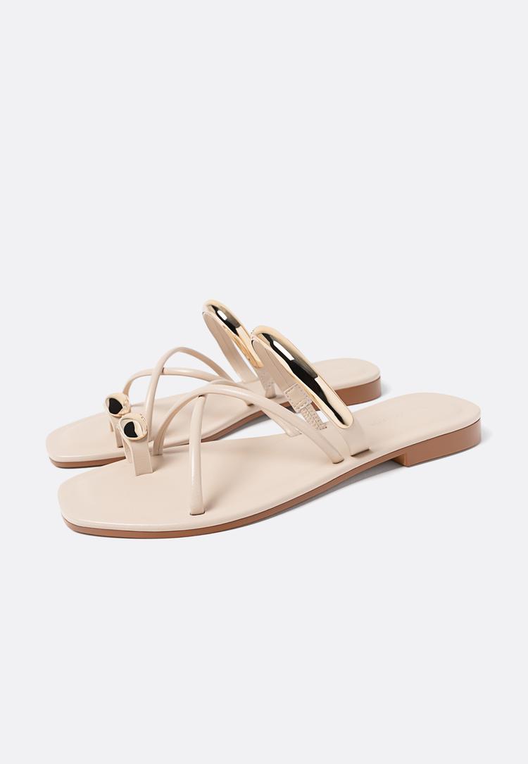 sandalias planas detalle metalico