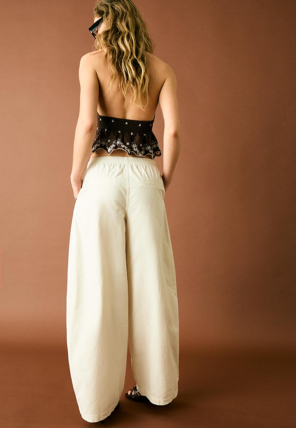 Barrel trousers with seams
