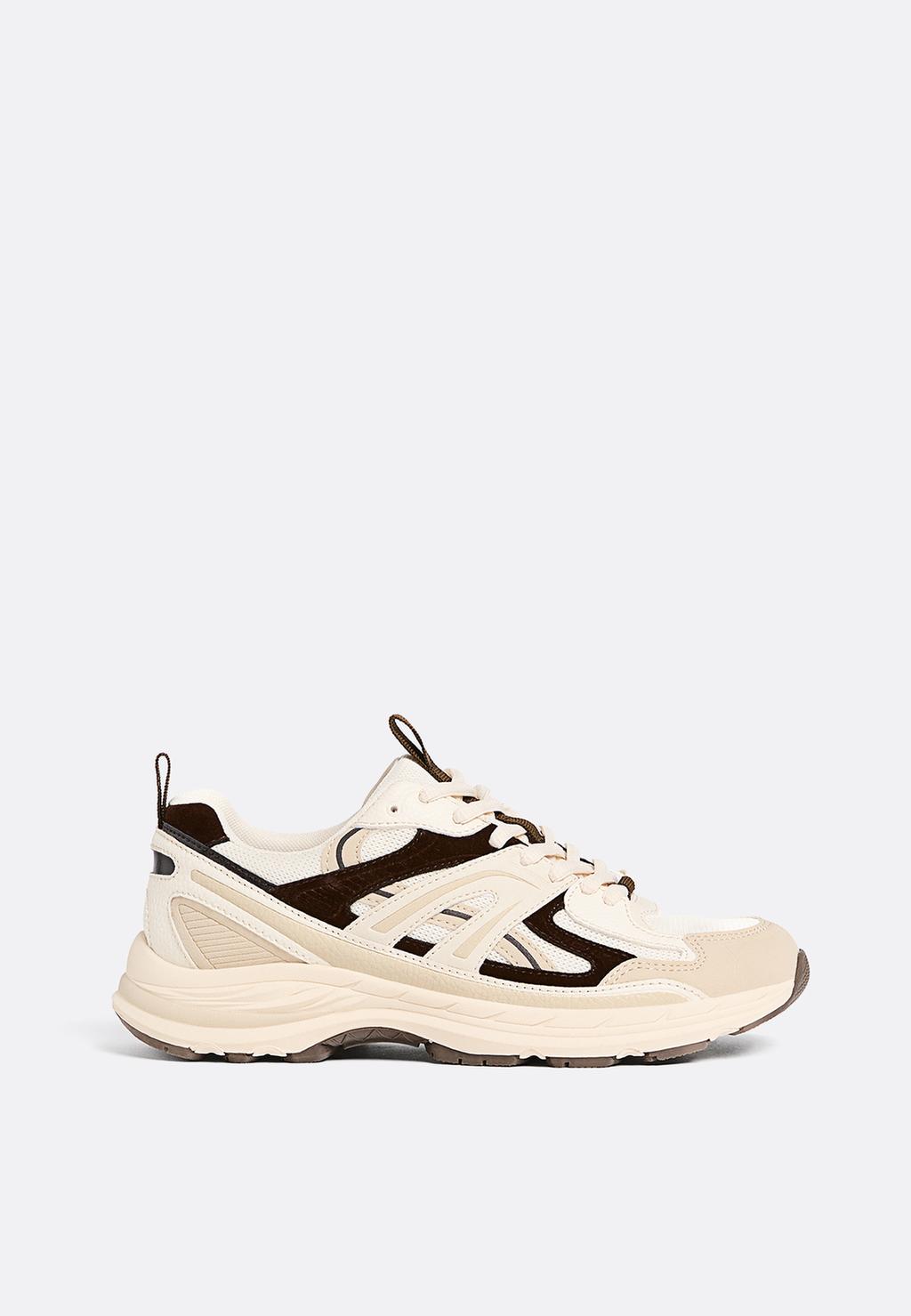 Buty sportowe z kontrastowymi elementami