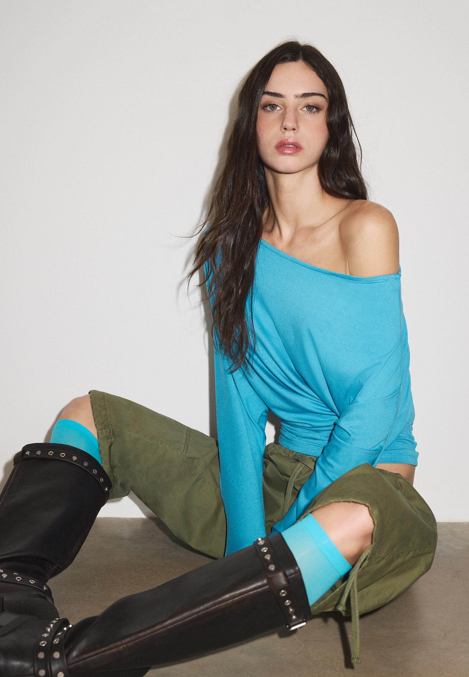 Sash-effect asymmetric top — Teal
