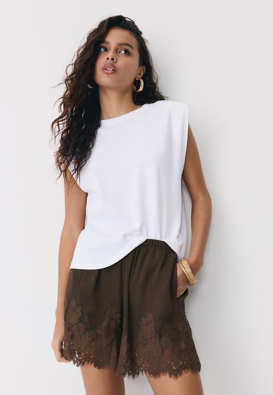 zijdeachtige short met lingerielook