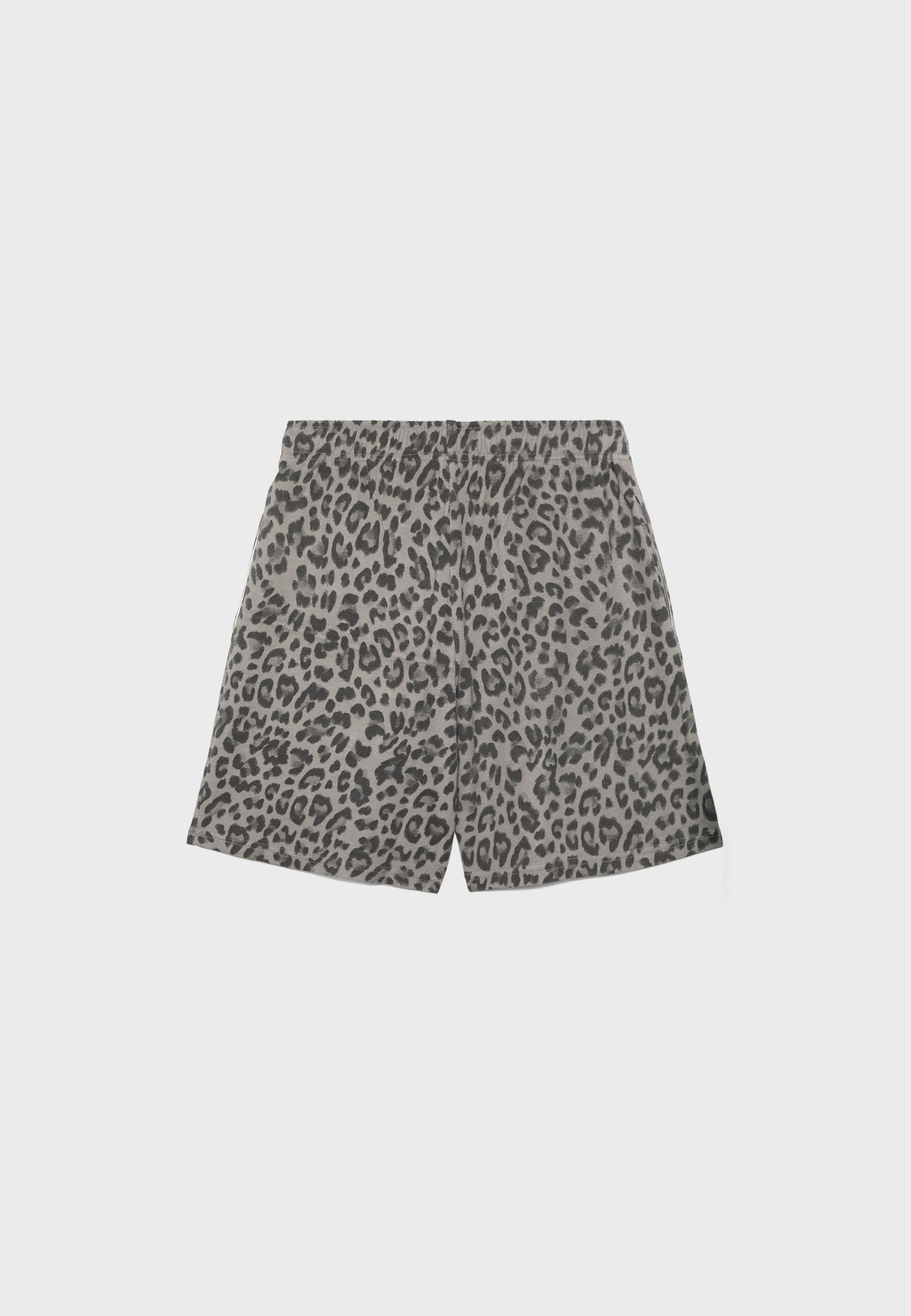 Printed plush Bermuda shorts — Mid grey