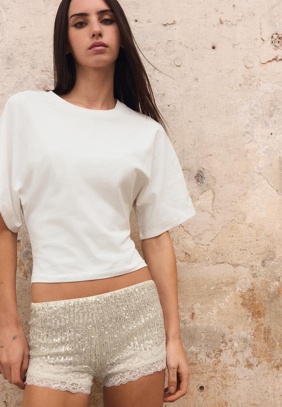 short lentejuelas y encaje