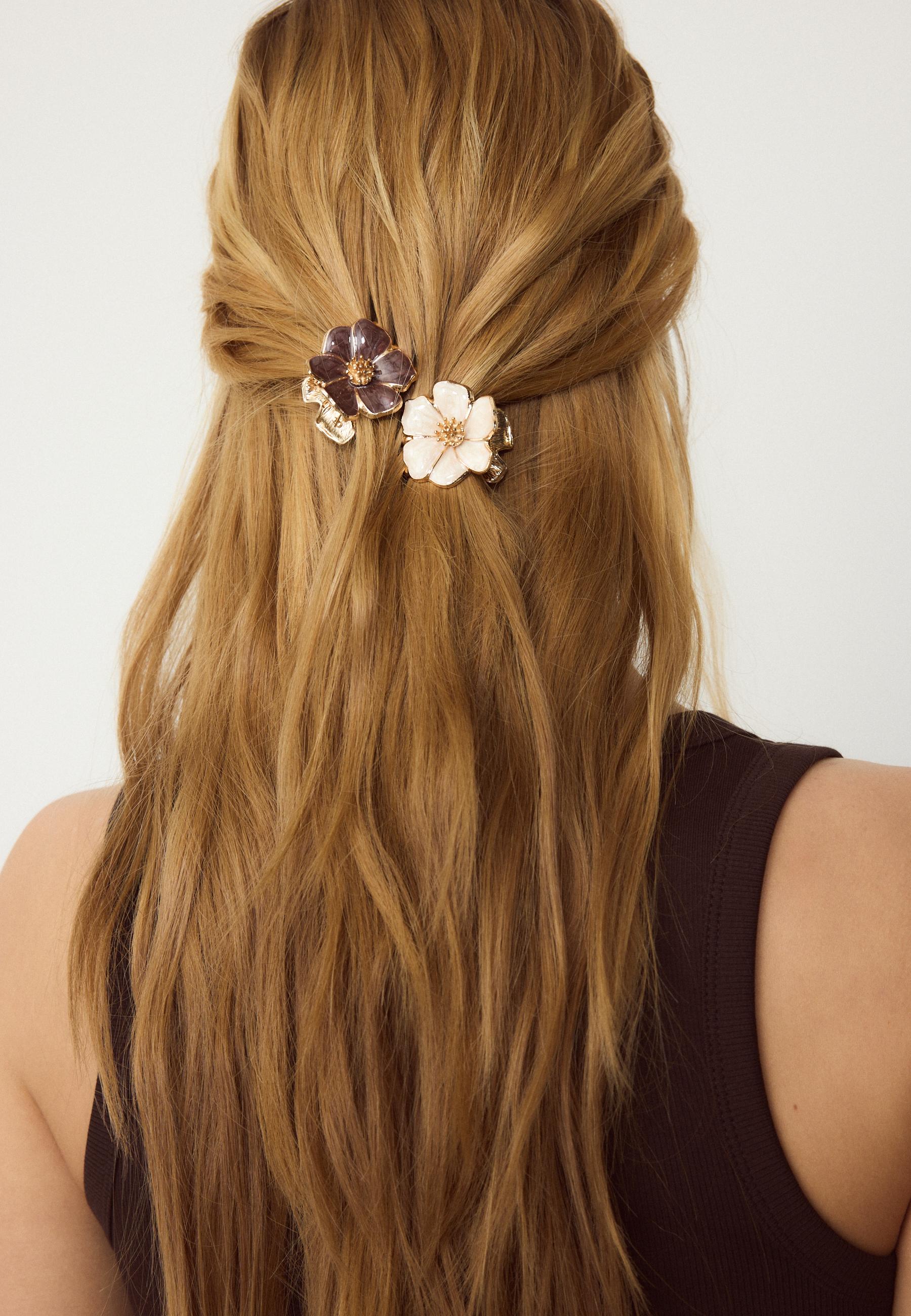 Set of 2 enamel flower hair clips — White