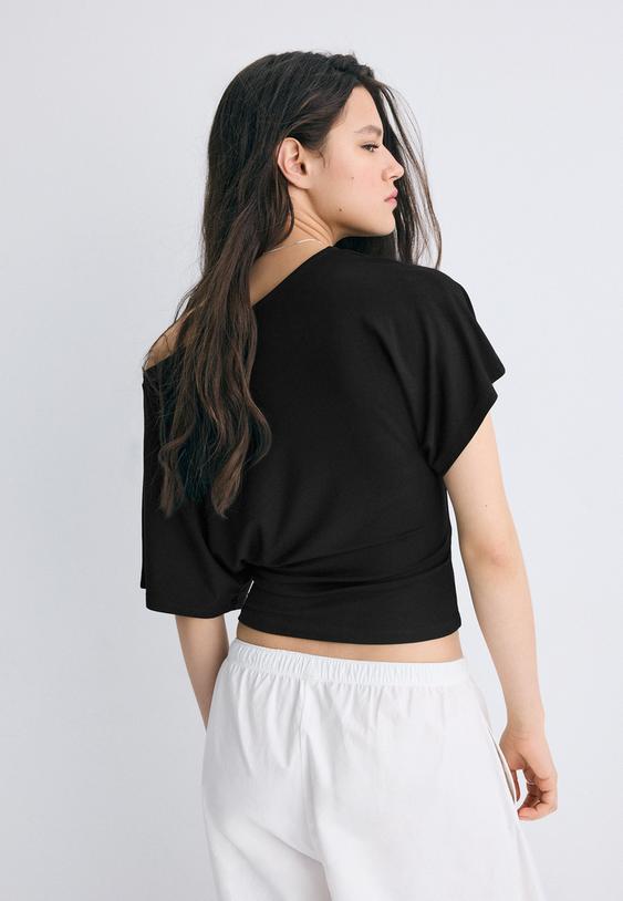 tshirt de manga curta com decote barco