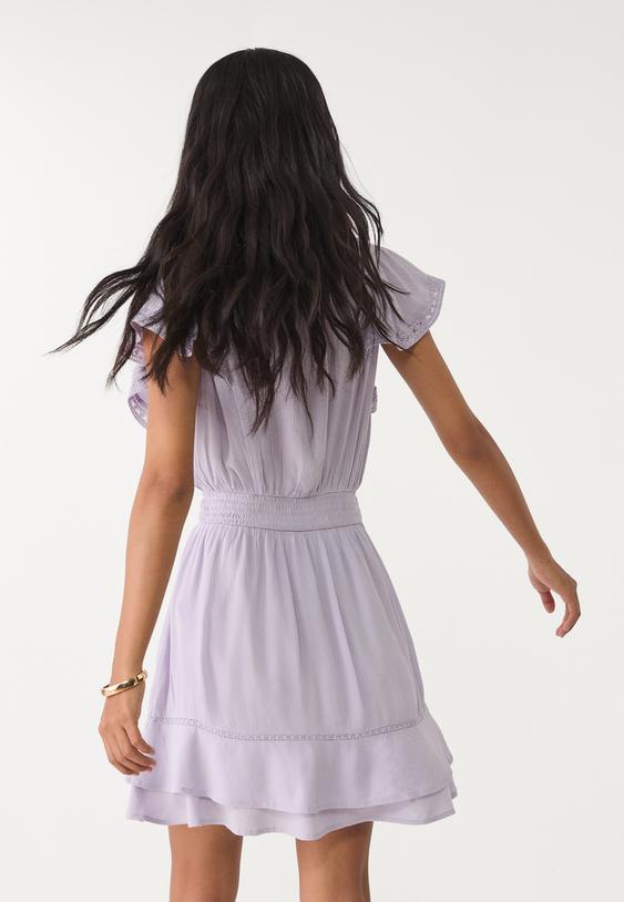 vestido fluido corto volantes