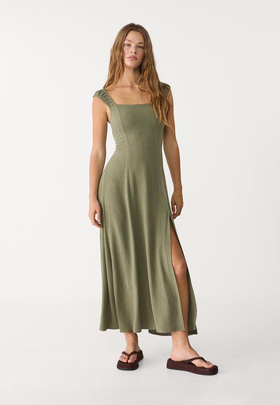 vestido fluido midi cruzado nas costas com linho