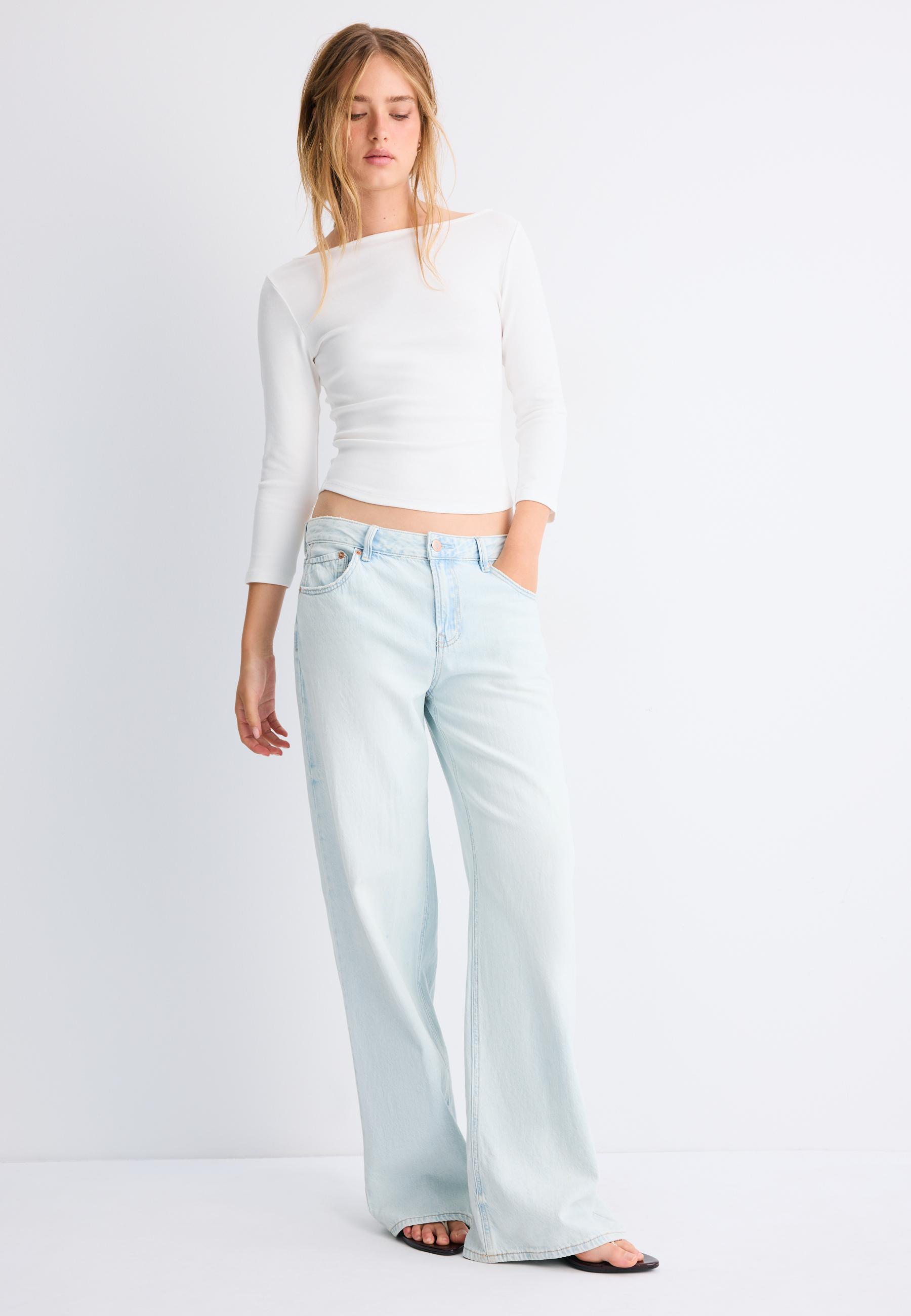 Stradivarius Basic Μπλούζα Με Λαιμόκοψη Χαμόγελο Εκρού S