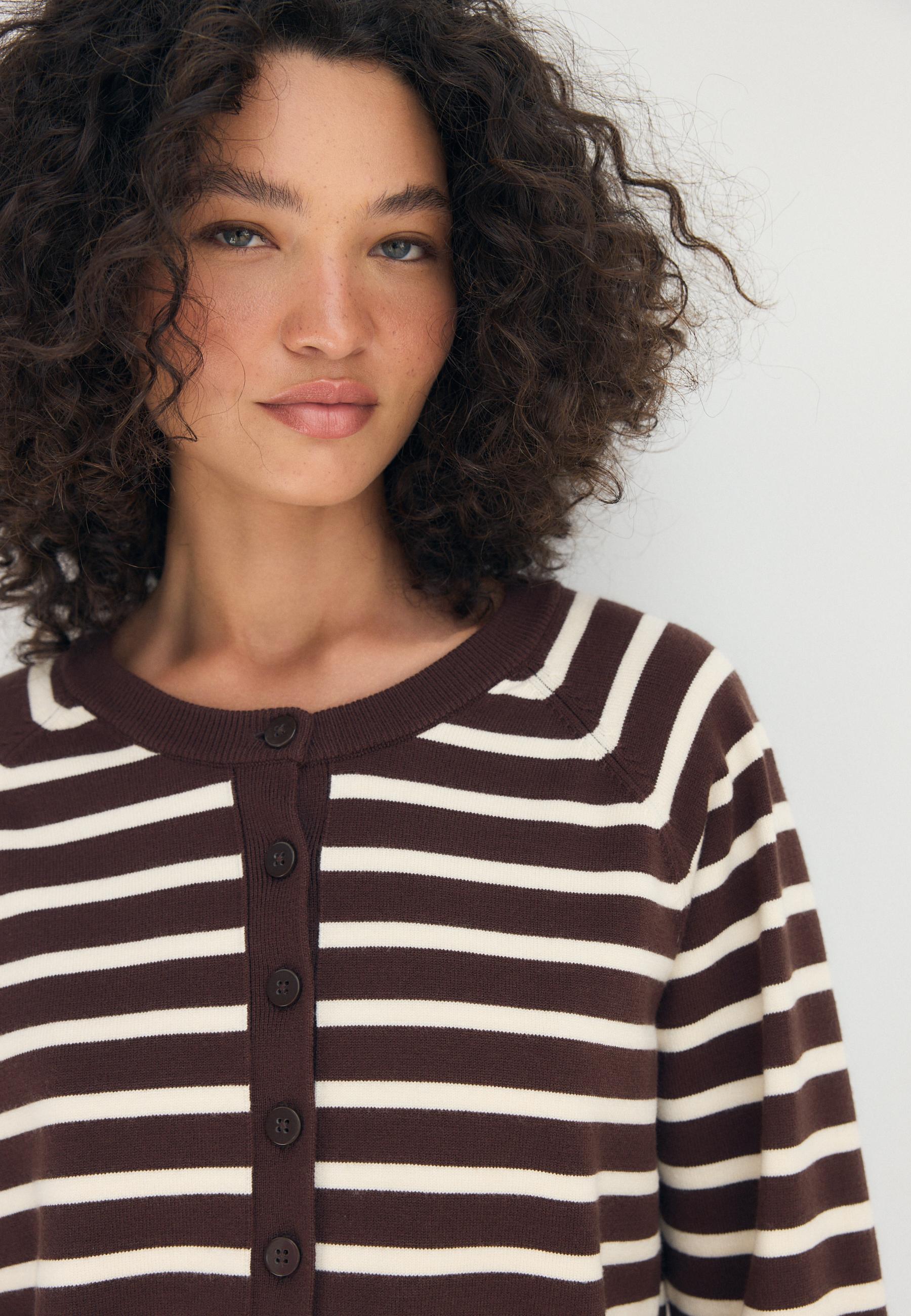 Button-up knit cardigan with raglan sleeves — Brown