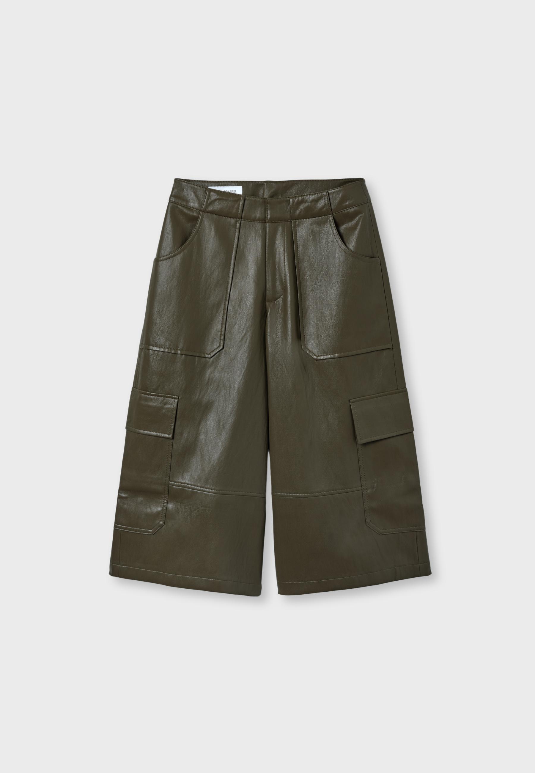 Bermuda cargo efecto piel