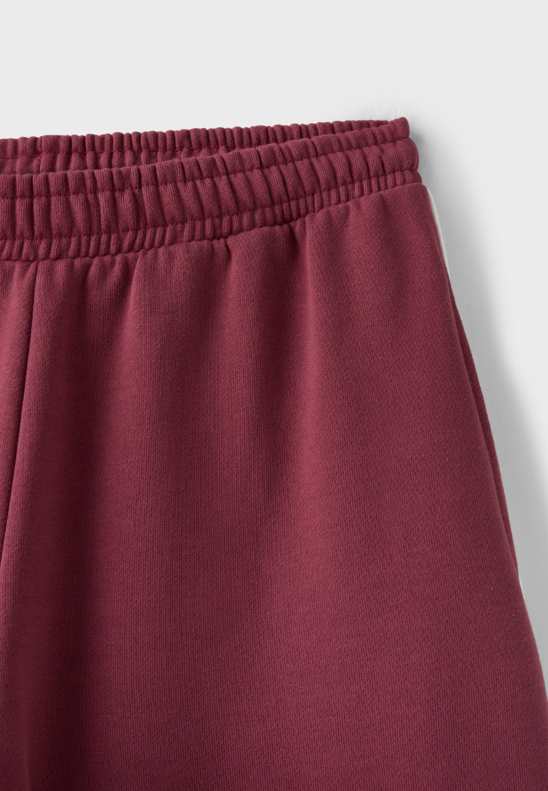 Plush joggers with piping and toggles — Dark red