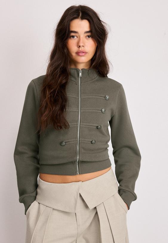 sweat zippe a boutons metalliques