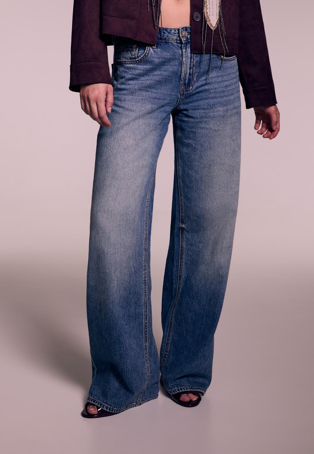 D91 Low wide-leg jeans