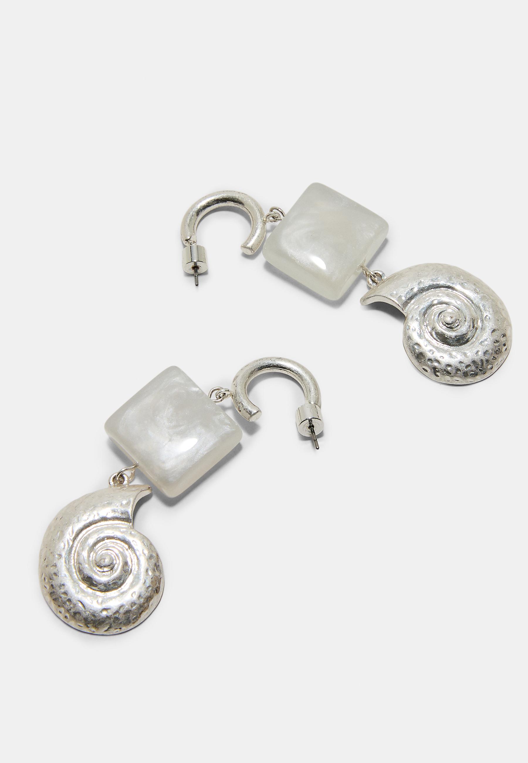 Seashell dangle earrings — Grey