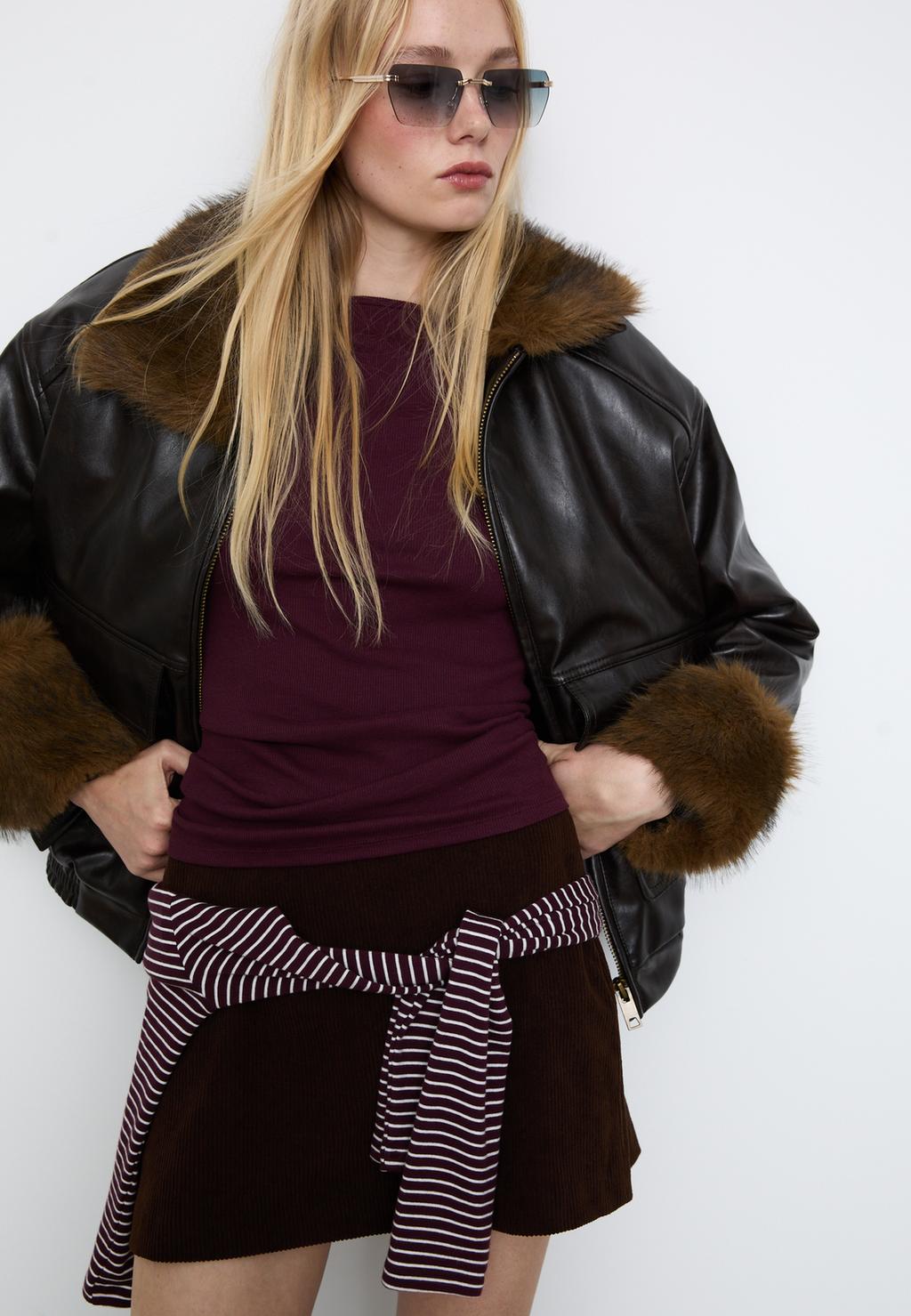 Alt laienevate varrukatega T-särk