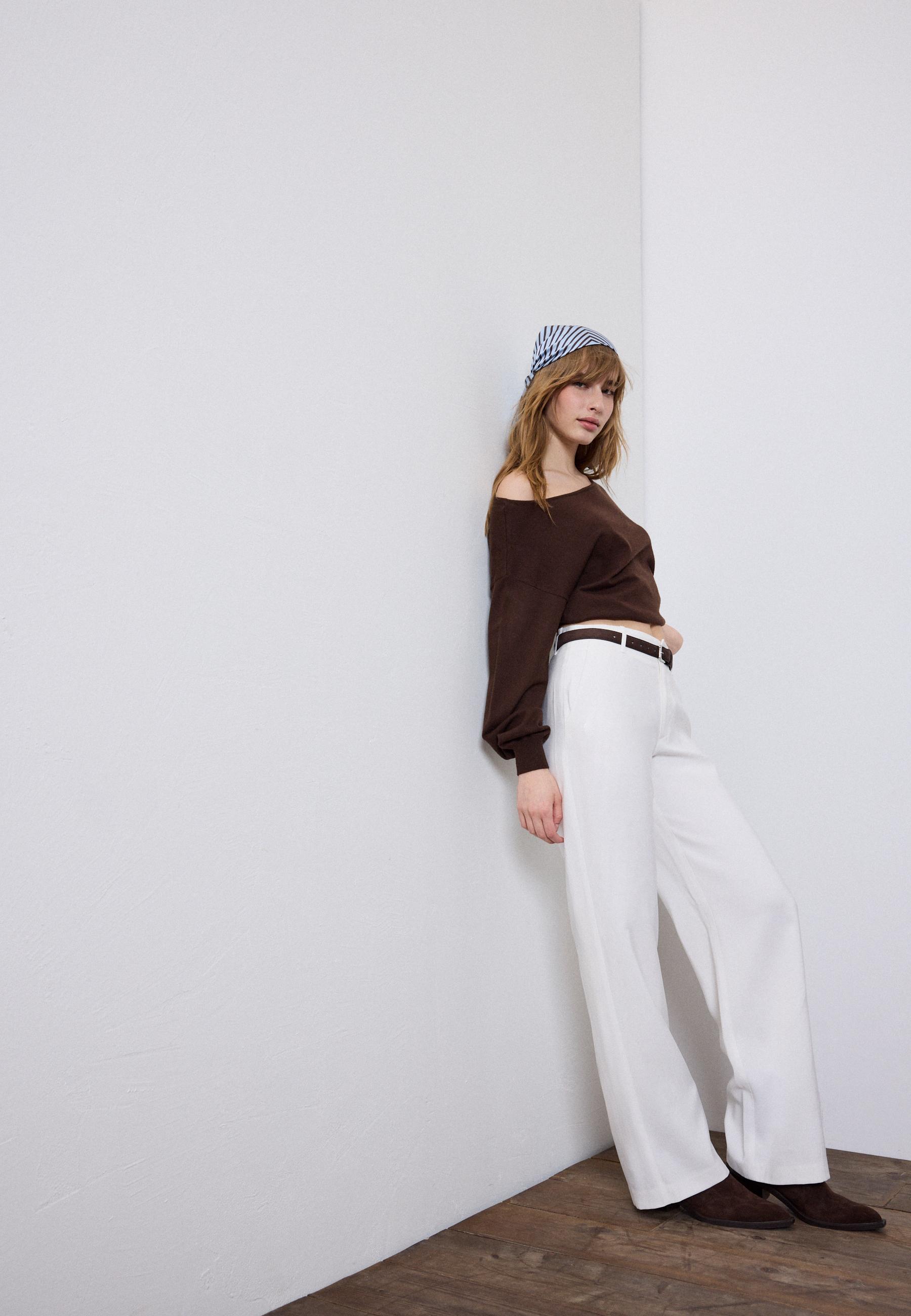 Düz kesim dökümlü kemerli pantolon - Görsel 2