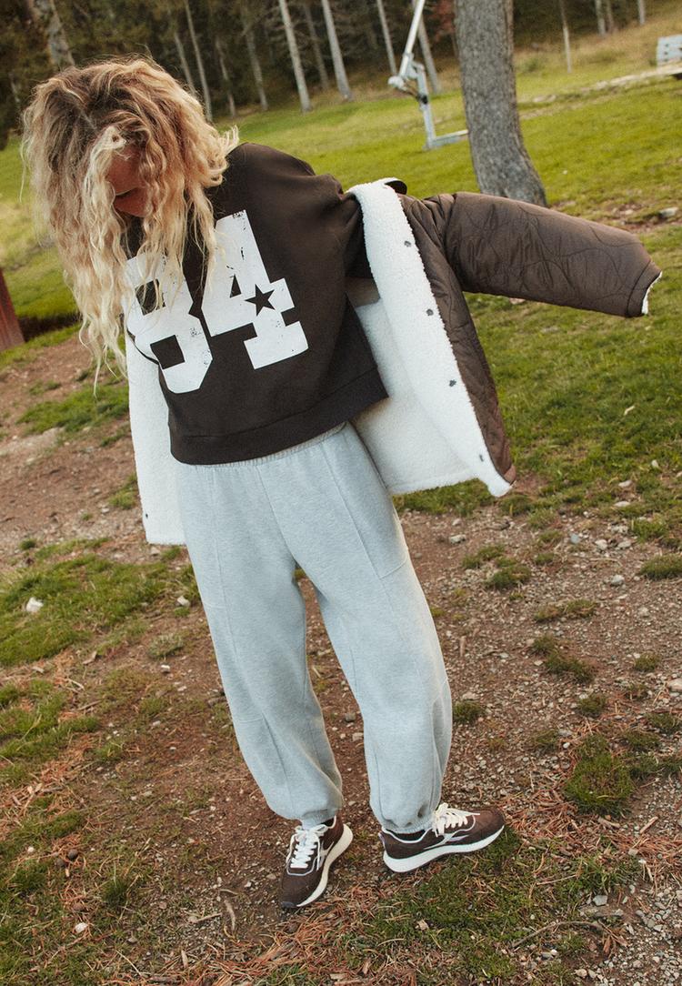 sudadera basica cuello asimetrico