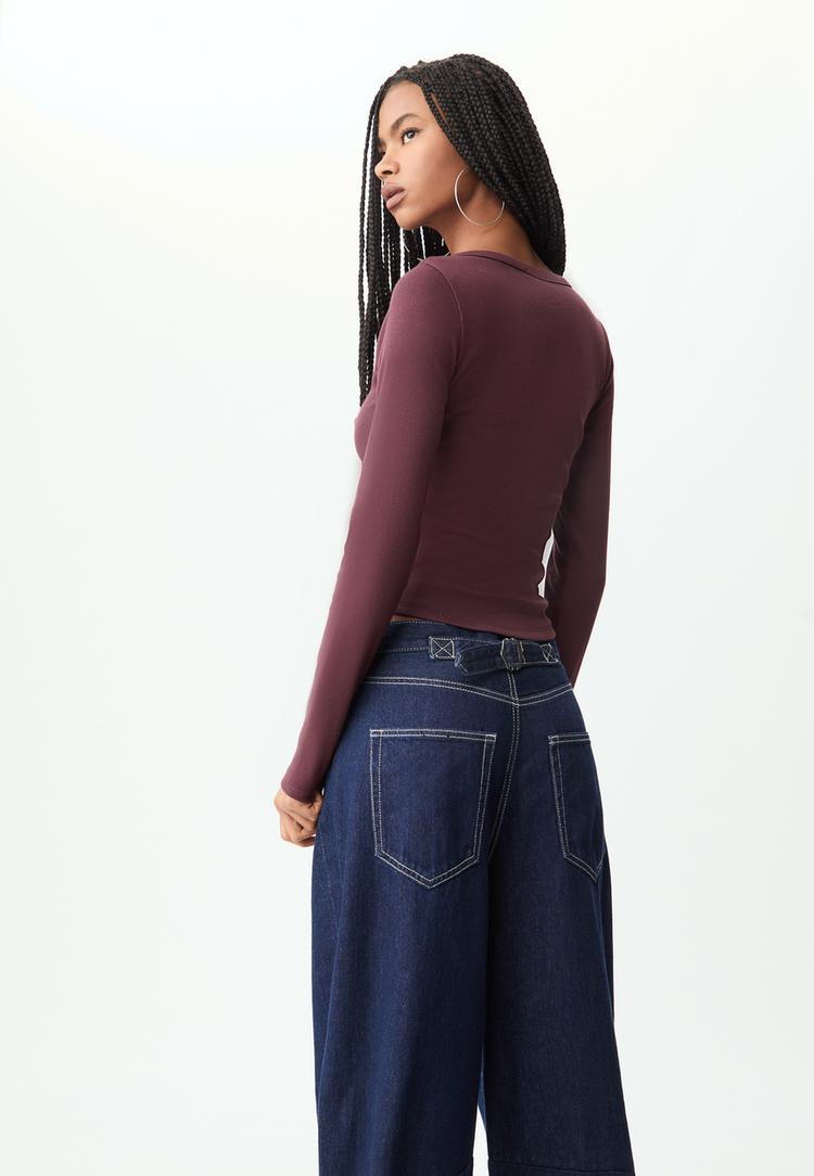 blouse with buttons